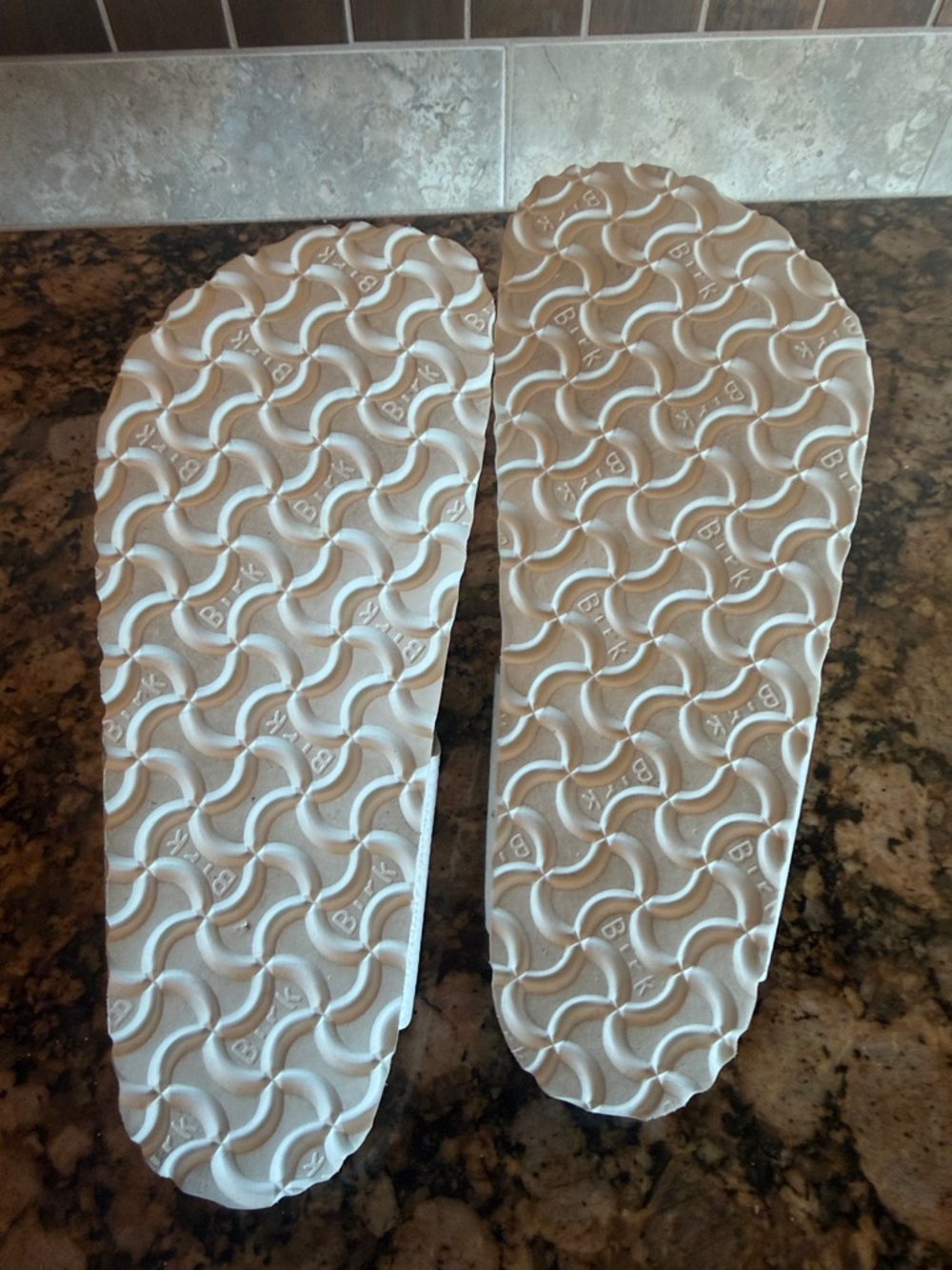 Birkenstock White Gizah Pebble Leather Sandals with Silver Big Buckle - Size 38 - Picture 4 of 5